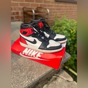 Wmns Air Jordan 1 Retro High “Satin Black Toe”